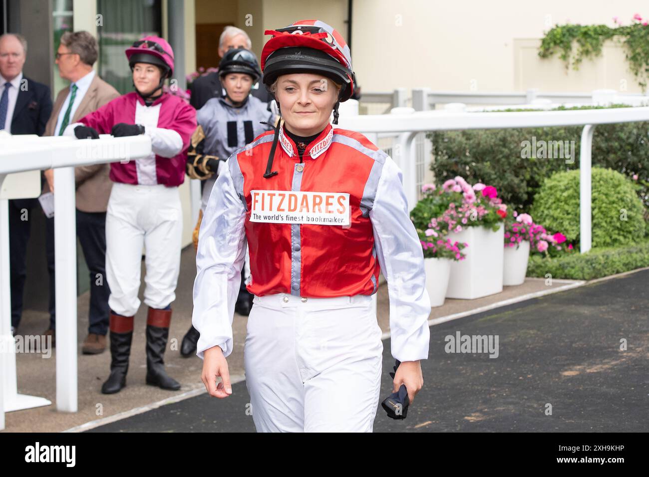 Ascot, Berkshire, Großbritannien. Juli 2024. Jockey Miranda Jones auf dem Parade Ring, bevor er beim Foundation Developments Property Race Day Charity Race auf der Ascot Racecourse am Summer Mile Property Raceday antrat. Quelle: Maureen McLean/Alamy Live News Stockfoto