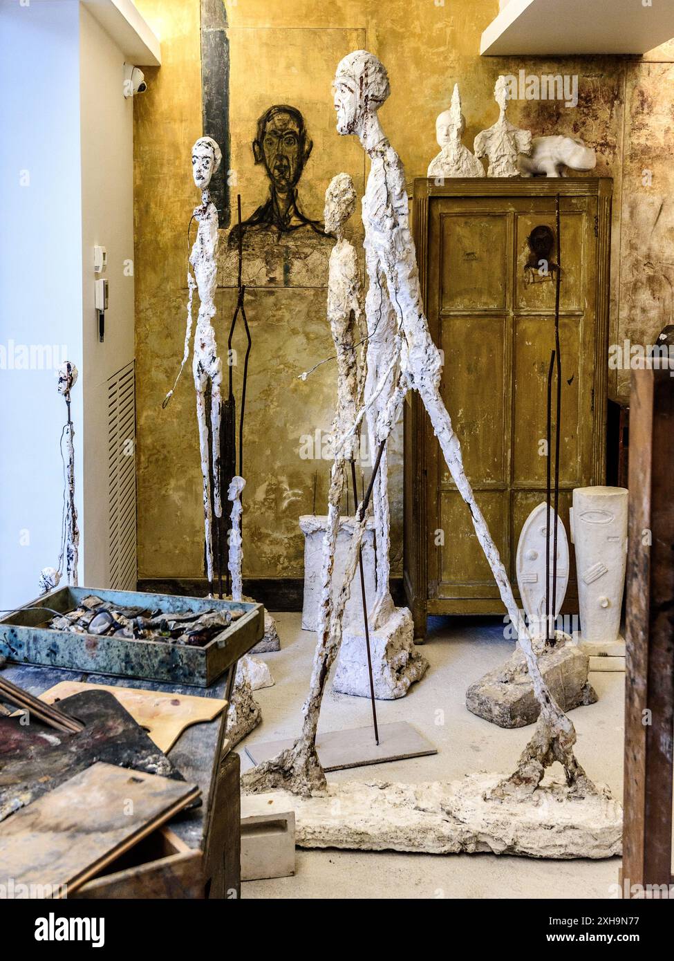 Nachgebildete Atelieranlage von Alberto Giacometti im Institut Giacometti Museum in der Rue Victor Schoelcher, Paris 75014, Frankreich. Stockfoto