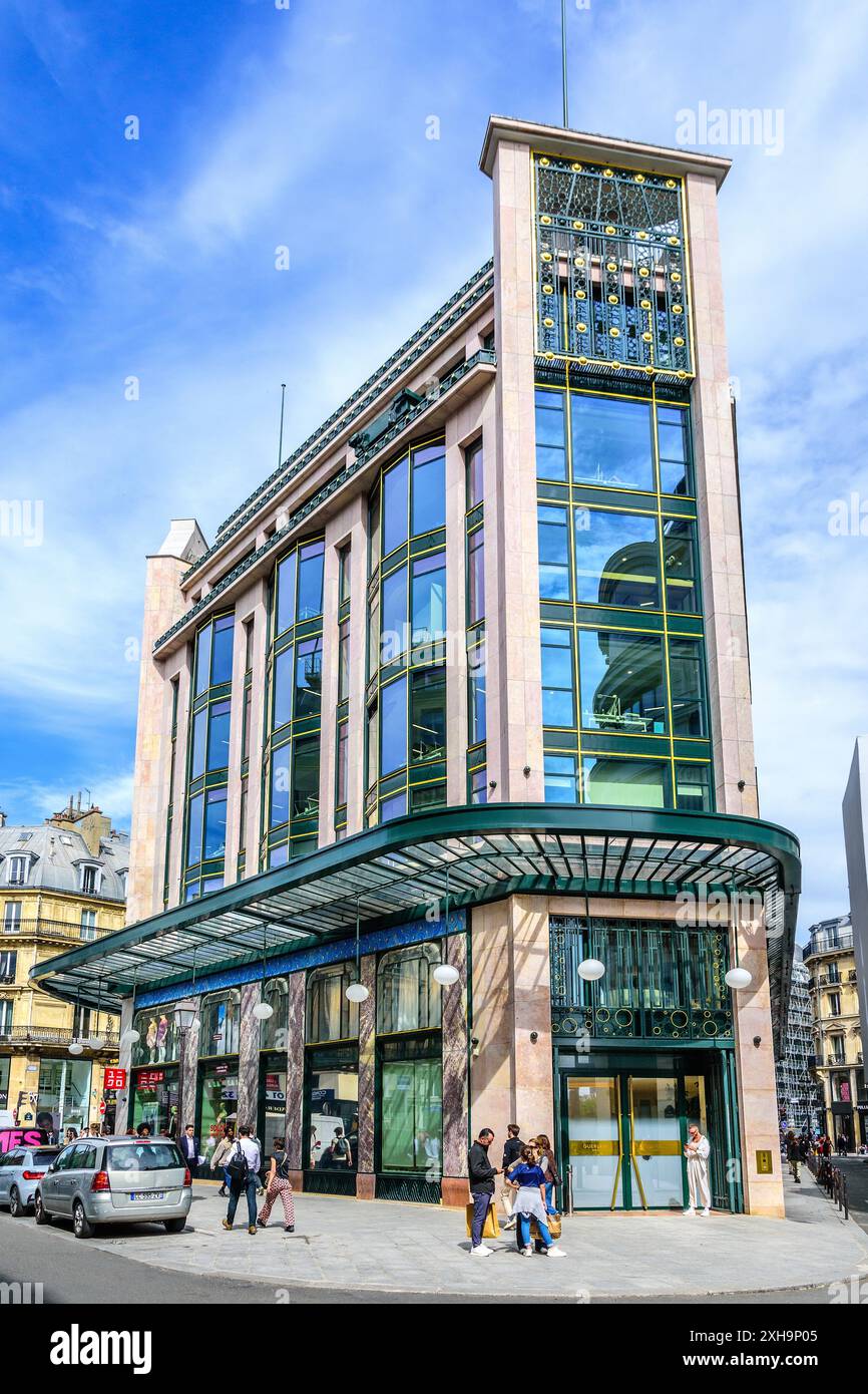 Samaritaine Building / Uniqlo Rivoli Fashion Store, rue de Rivoli, Paris 75001, Frankreich. Stockfoto