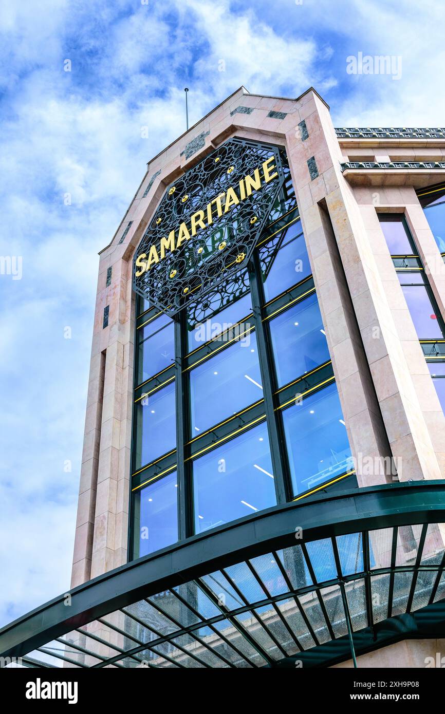 Samaritaine Building / Uniqlo Rivoli Fashion Store, rue de Rivoli, Paris 75001, Frankreich. Stockfoto
