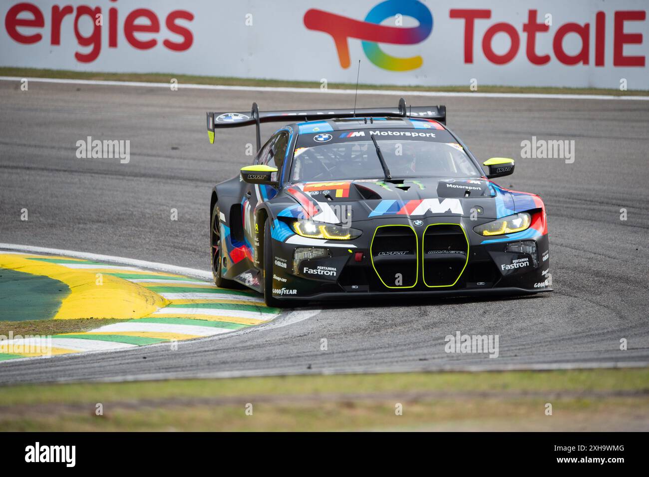 São PAULO, SP - 12.07.2024: ROLEX 6 HORAS DE São PAULO - BMW M4 LMGT3 gefahren von Ahmad Al Harthy, Valentino Rossi und Maxime Martin während des zweiten freien Trainings der Rolex 6 Stunden von São Paulo, die am 12. Juni 2024 auf der Rennstrecke Interlagos-SP stattfand. (Foto: Renato Assis/Fotoarena) Foto Arena LTDA/Alamy Live News Stockfoto