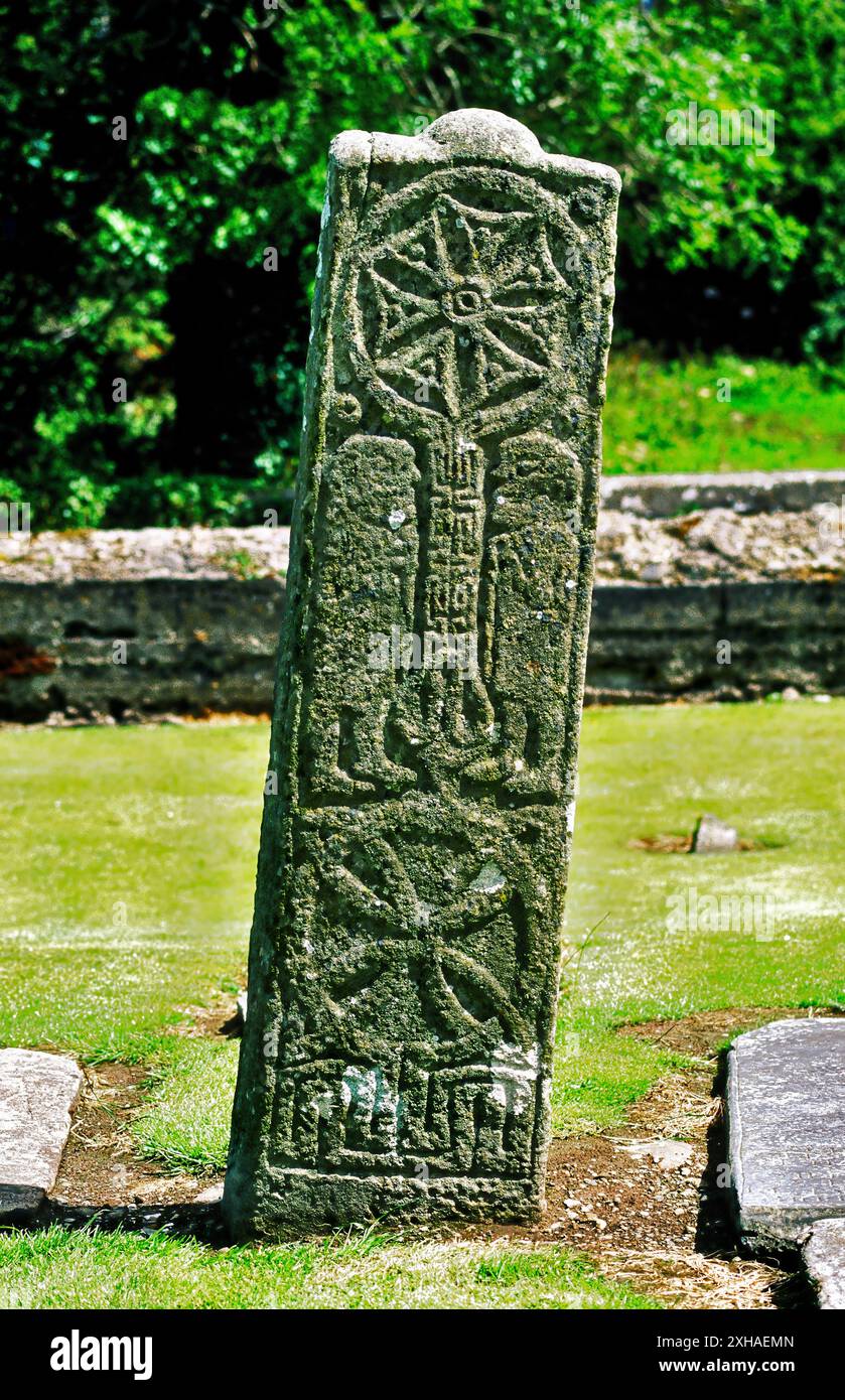 Sonnenscheibe Stil frühchristliches Kreuz Stein auf dem Friedhof neben dem Carndonagh High Cross, Co. Donegal, Irland Stockfoto