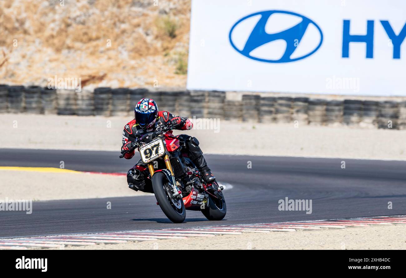 12. Juli 2024 Monterey, CA, U.S.A Rider Kevin Greimel Kevin Greimel Racing (97) kommt aus Kurve 5 während der Mission Foods MotoAmerica Super Hooligan Practice 1 bei WeatherTech Laguna Seca Monterey, CA Thurman James/CSM (Credit Image: © Thurman James/Cal Sport Media) Credit: CAL Sport Media/Alamy Live News Stockfoto