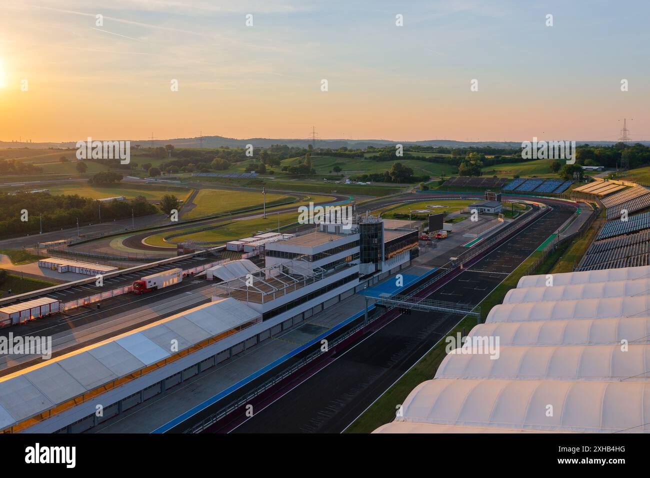 Mogyoród, Ungarn - aus der Vogelperspektive auf die berühmte ungarische Formel-1-Rennstrecke. Stockfoto