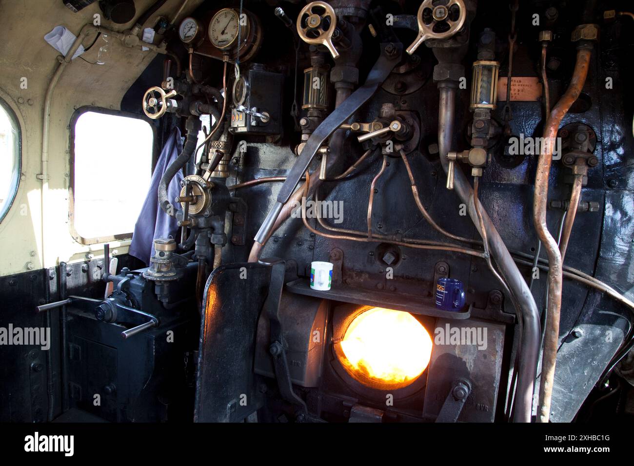 Feuerwehrkasten in der Fußplatte des Dalesman-Zuges. Machen Sie es sich mit der Carlisle Dampfeisenbahn in Yorkshire & Cumbria, Großbritannien, gemütlich. Stockfoto