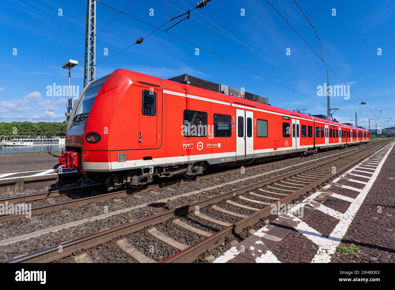 DB Regio Zug am Bahnhof Koblenz-Ehrenbreitstein Stockfoto