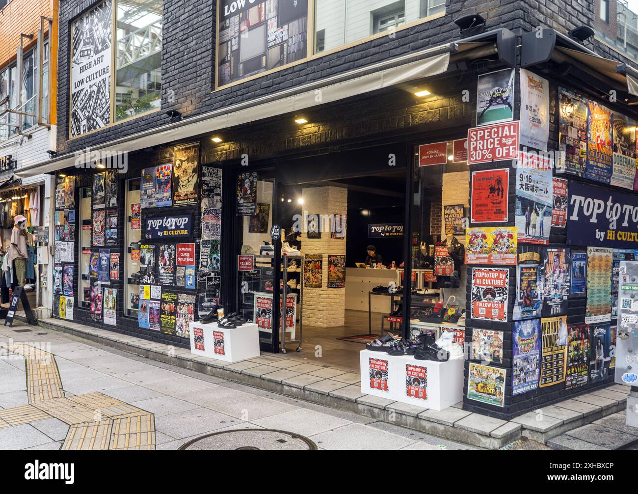 Shinsaibashi ist ein Stadtteil im Chūō-ku-Bezirk von Osaka, Japan und das wichtigste Einkaufsviertel der Stadt. Stockfoto