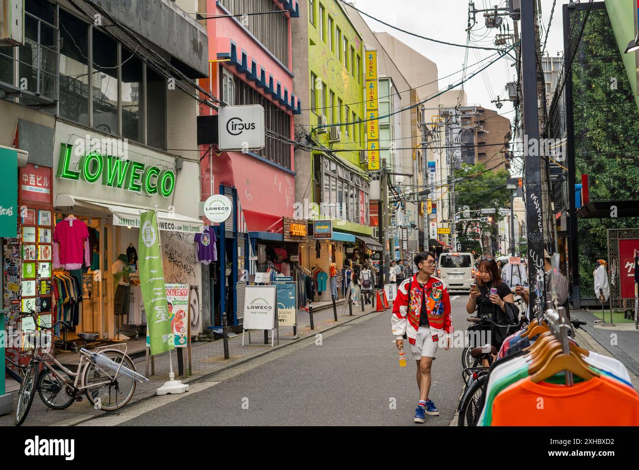 Shinsaibashi ist ein Stadtteil im Chūō-ku-Bezirk von Osaka, Japan und das wichtigste Einkaufsviertel der Stadt. Stockfoto
