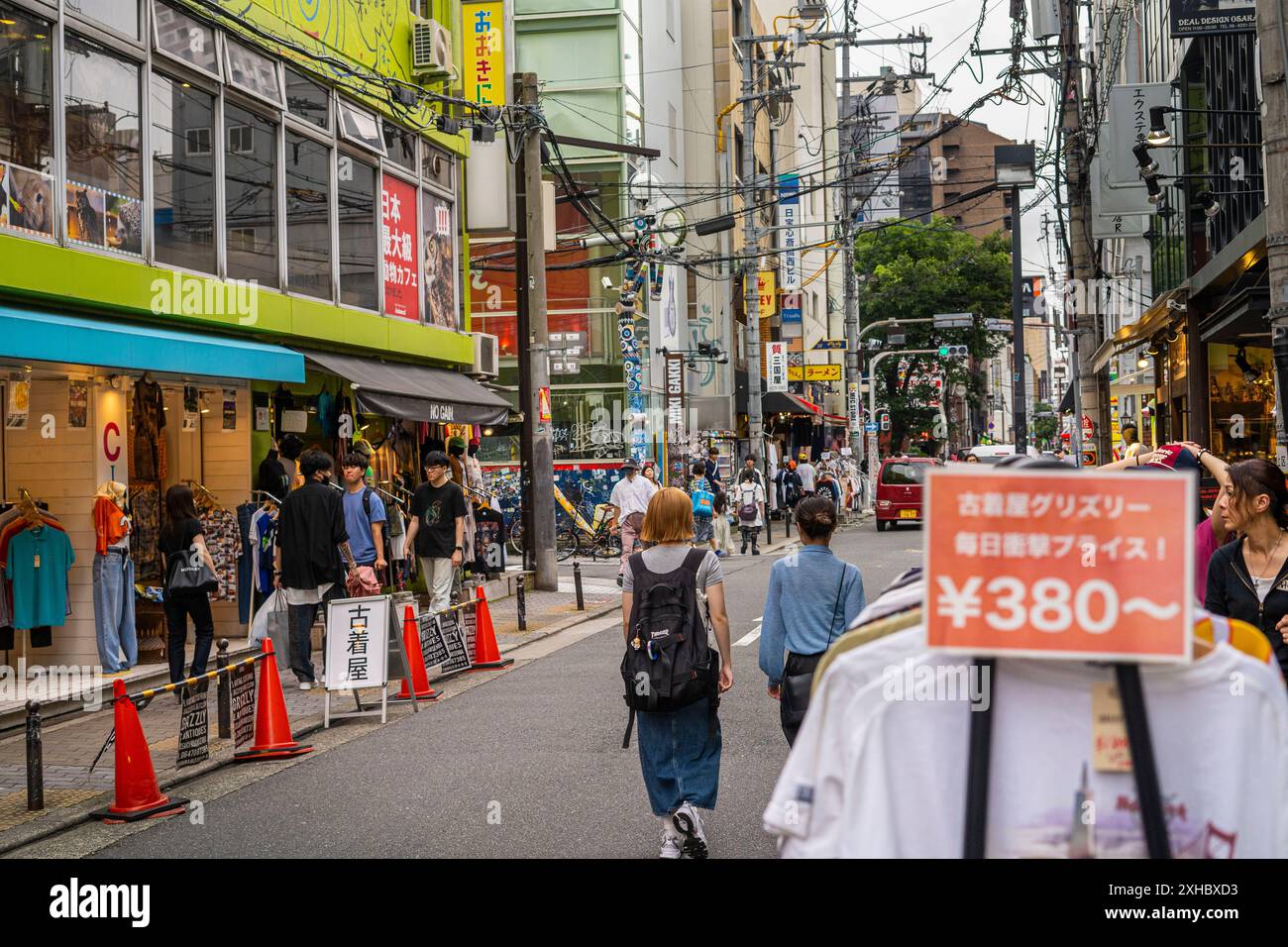 Shinsaibashi ist ein Stadtteil im Chūō-ku-Bezirk von Osaka, Japan und das wichtigste Einkaufsviertel der Stadt. Stockfoto