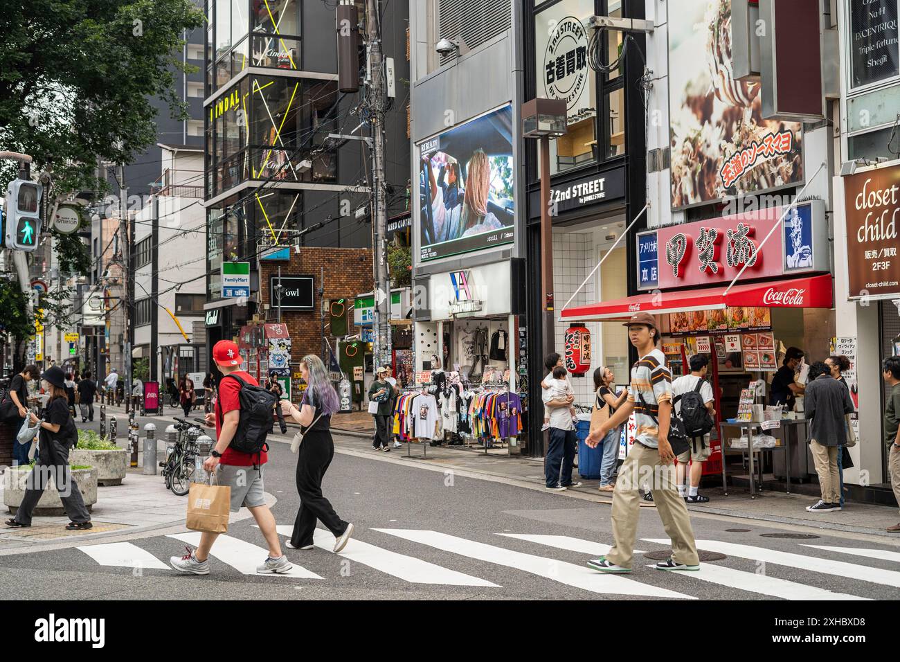 Shinsaibashi ist ein Stadtteil im Chūō-ku-Bezirk von Osaka, Japan und das wichtigste Einkaufsviertel der Stadt. Stockfoto