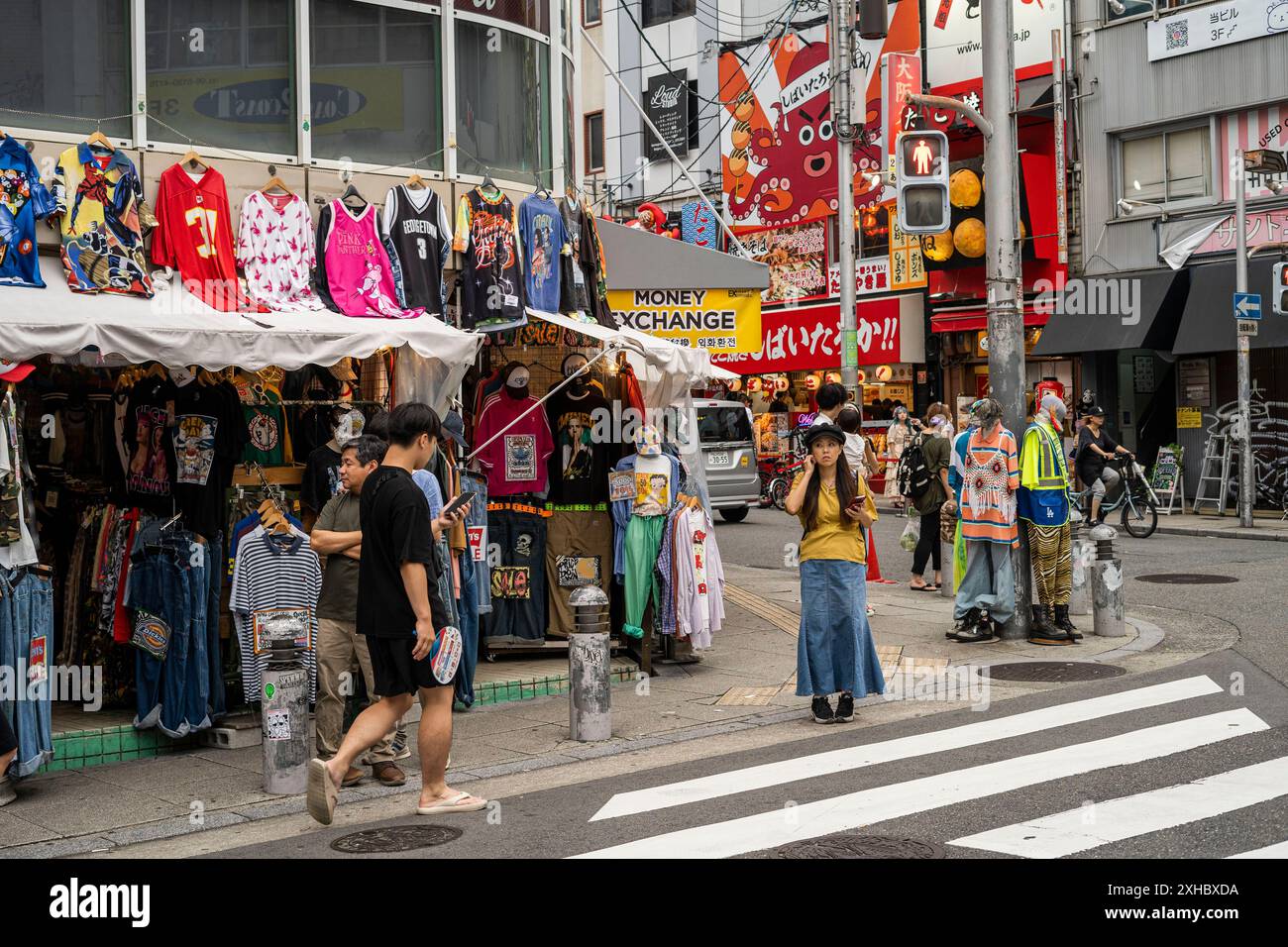 Shinsaibashi ist ein Stadtteil im Chūō-ku-Bezirk von Osaka, Japan und das wichtigste Einkaufsviertel der Stadt. Stockfoto