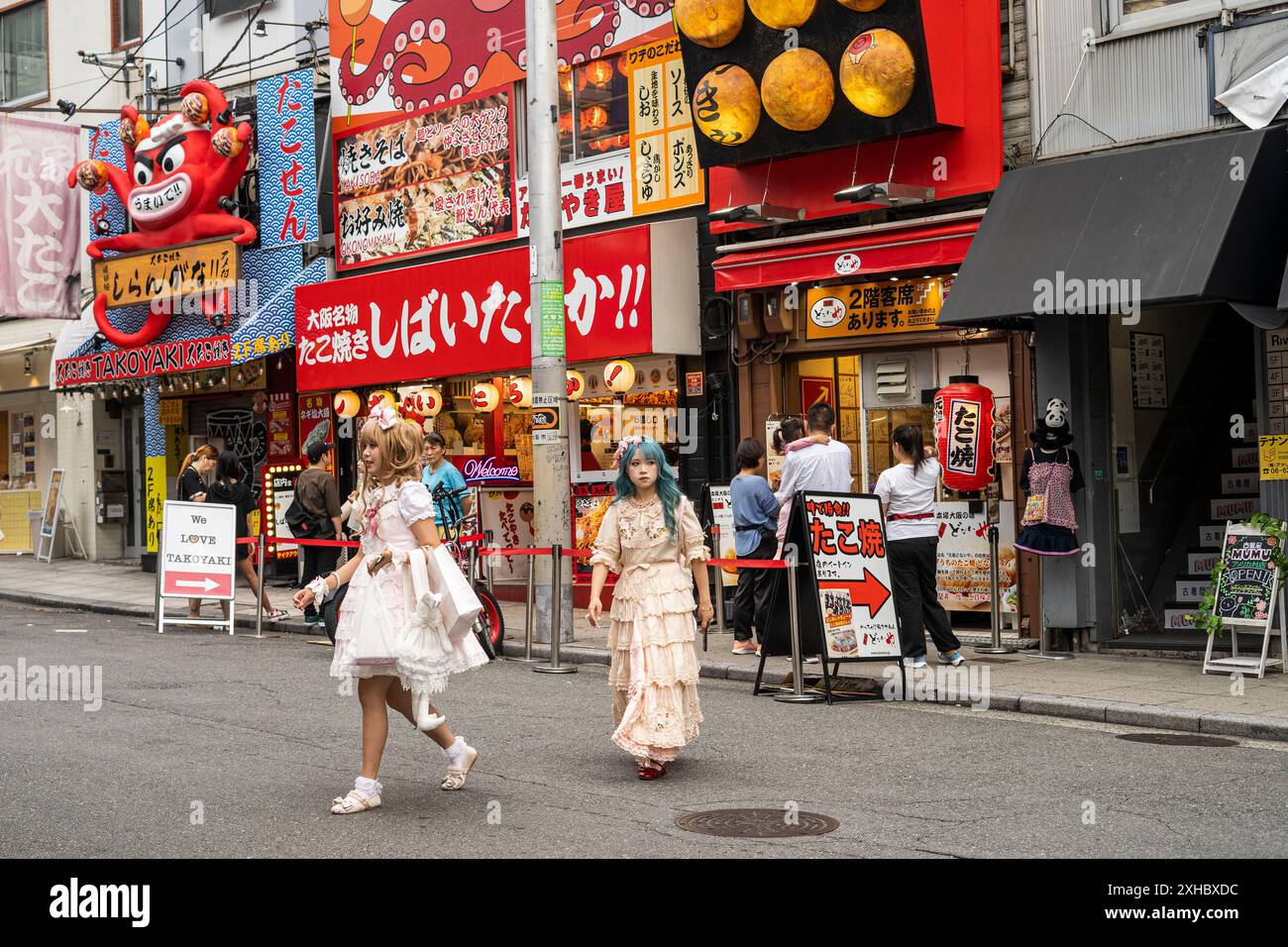Shinsaibashi ist ein Stadtteil im Chūō-ku-Bezirk von Osaka, Japan und das wichtigste Einkaufsviertel der Stadt. Stockfoto