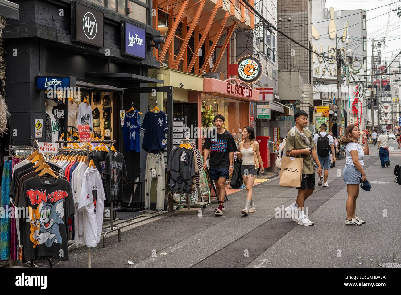 Shinsaibashi ist ein Stadtteil im Chūō-ku-Bezirk von Osaka, Japan und das wichtigste Einkaufsviertel der Stadt. Stockfoto