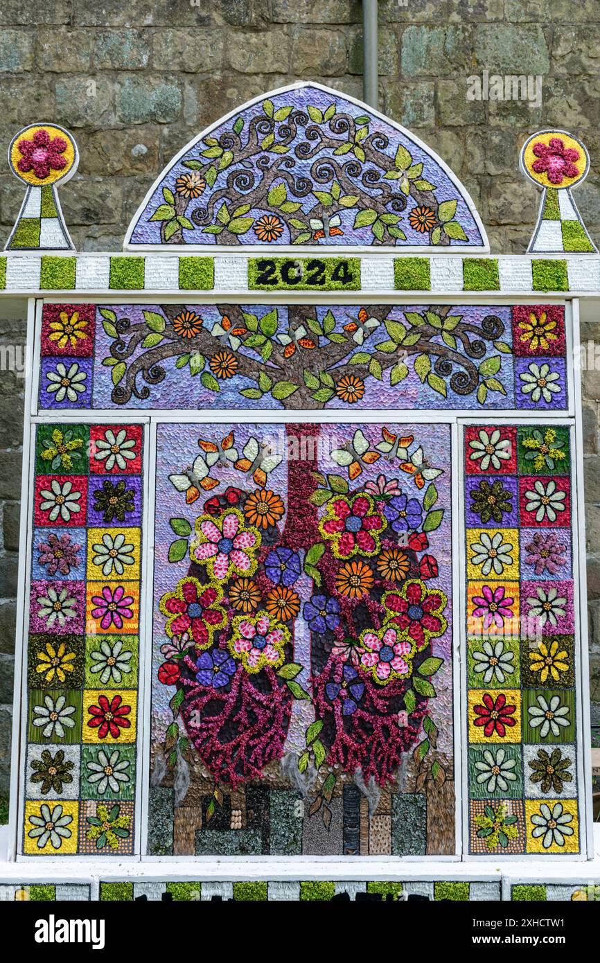 Well Dressing im Reading Room Well, Youlgrave, Peak District National Park, Derbyshire 2024 Stockfoto