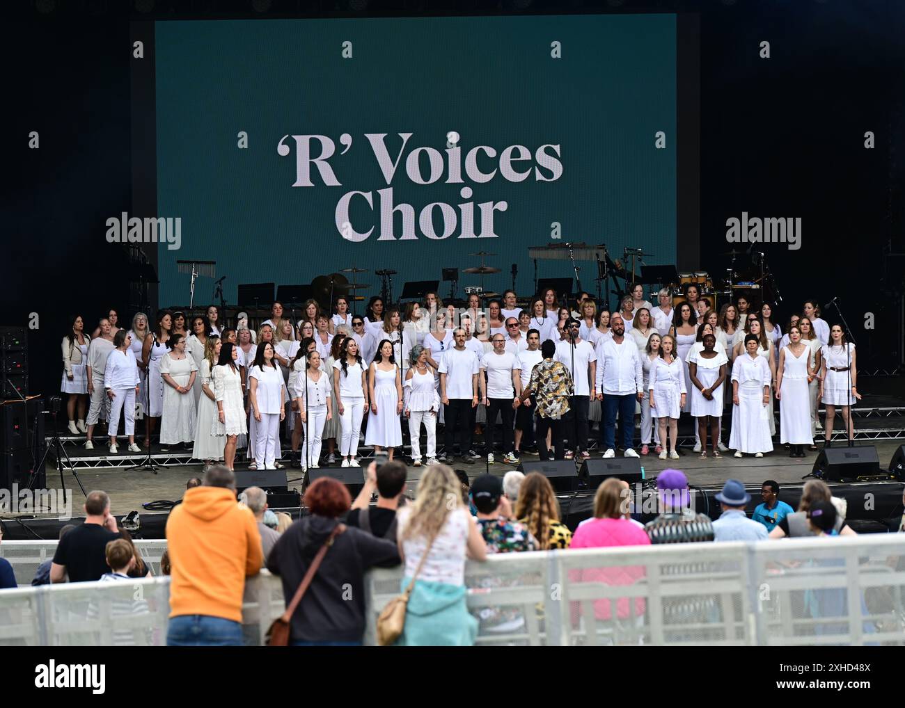 LONDON, ENGLAND - 13. JULI 2024: R Voices Chor tritt am 13. Juli 2024 beim Kaleidoscope Festival 2024 im Alexandra Palace Park auf. (Quelle: Siehe Li/Picture Capital/Alamy Live News Stockfoto