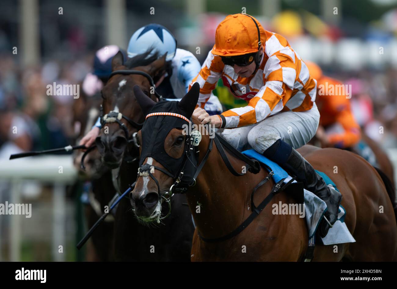 York. Vereinigtes Königreich. Samstag, 13. Juli 2024. Ray Vonn gewinnt die John Smith's Sprint Stakes unter Jockey Hector Crouch für Trainer B F Brookhouse und Besitzer Moorgate Racing Limited. Credit JTW equine Images / Alamy Live News Stockfoto