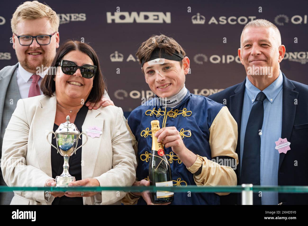 Ascot, Berkshire, Vereinigtes Königreich, Samstag, den 13. Juli 2024; Jockey Callum Shepherd wird nach dem Rennen in Ascot gezeigt, nachdem er sich am Tag ein Dreifach gesichert hat, indem er Kodi Lion zum Sieg verholfen hat. Außerdem gewann er mit Quddwah das Rennen, die Anne Cowley Memorial Summer Mile Stakes der Gruppe 2 und gewann auch an Bord von Surveyor. Er ist mit Gesichtsverletzungen zu sehen, die er am Tag zuvor bei einem schweren Sturz erlitten hatte, ebenfalls auf der Ascot Racecourse. Credit JTW equine Images / Alamy Live News Stockfoto