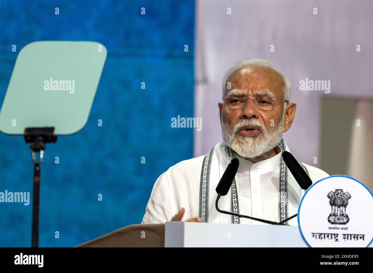 Mumbai, Indien. Juli 2024. MUMBAI, INDIEN - 13. JULI: Premierminister Narendra Modi startet Infrastrukturprojekte im Wert von 29.400 Mrd. RS bei einer Veranstaltung in Goregaon, am 13. Juli 2024 in Mumbai, Indien. Modi sagte, dass laut RBI-Bericht in den letzten drei bis vier Jahren acht Milliarden neue Arbeitsplätze im Land geschaffen wurden. Modi sprach bei einer Veranstaltung im Stadtteil Goregaon von Mumbai, nachdem er den Grundstein für RS 29.000-Milliarden-Projekte im Straßen-, Schienen- und Hafensektor in der Stadt gelegt hatte. (Foto: Satish Bate/Hindustan Times/SIPA USA) Credit: SIPA USA/Alamy Live News Stockfoto