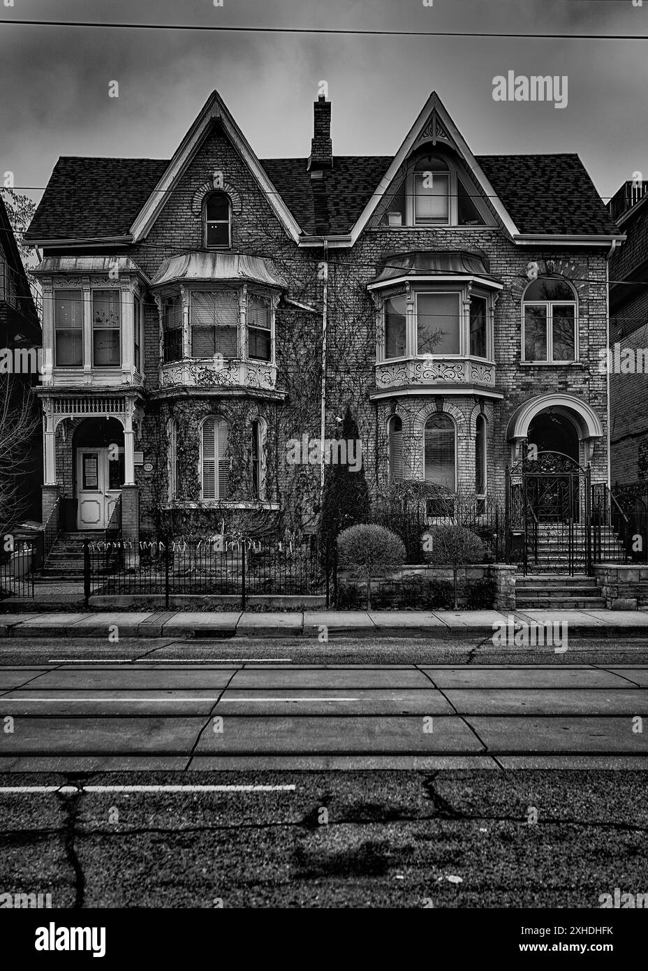 Eine kurze Fotoserie, die die Architektur auf der Carlton Street in Toronto, Ontario, erforscht. Stockfoto