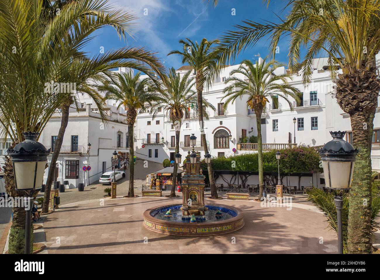 Brunnen auf der Plaza de Espana in der Stadt Vejer de la Frontera in Andalusien, Spanien Stockfoto