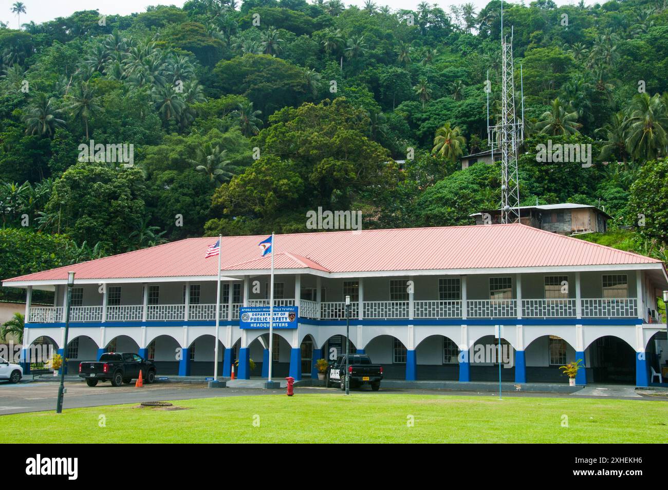 Hauptsitz der territorialen Abteilung für öffentliche Sicherheit (Polizei, Feuer, Strafvollzug und Fahrzeuglizenzen) in Pago Pago, Amerikanisch-Samoa Stockfoto