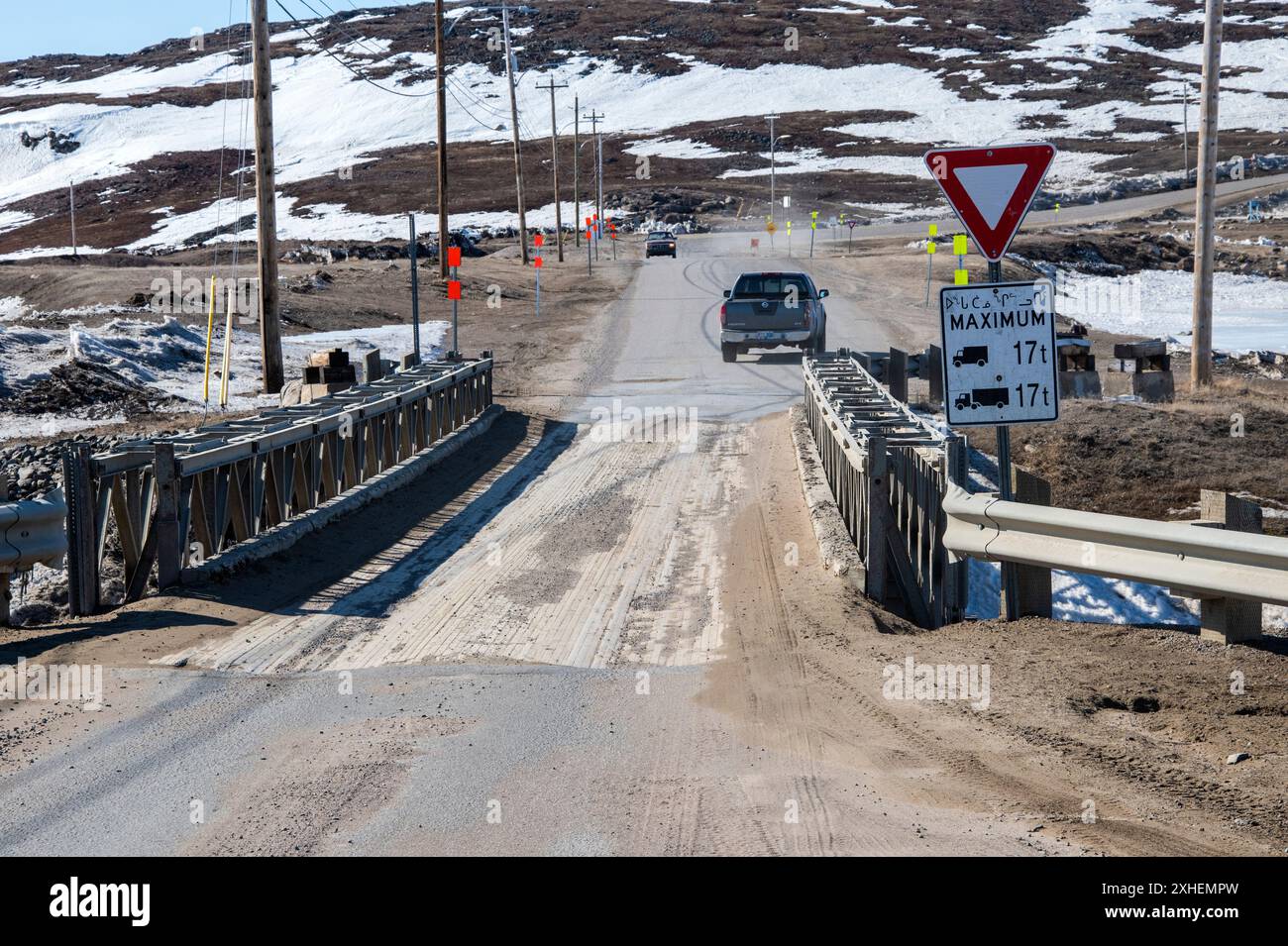 Einspurige Brücke auf Niaqunngusiariaq in Apex, Nunavut, Kanada Stockfoto