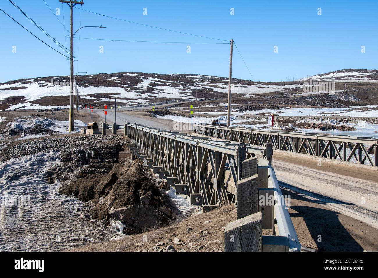 Einspurige Brücke auf Niaqunngusiariaq in Apex, Nunavut, Kanada Stockfoto