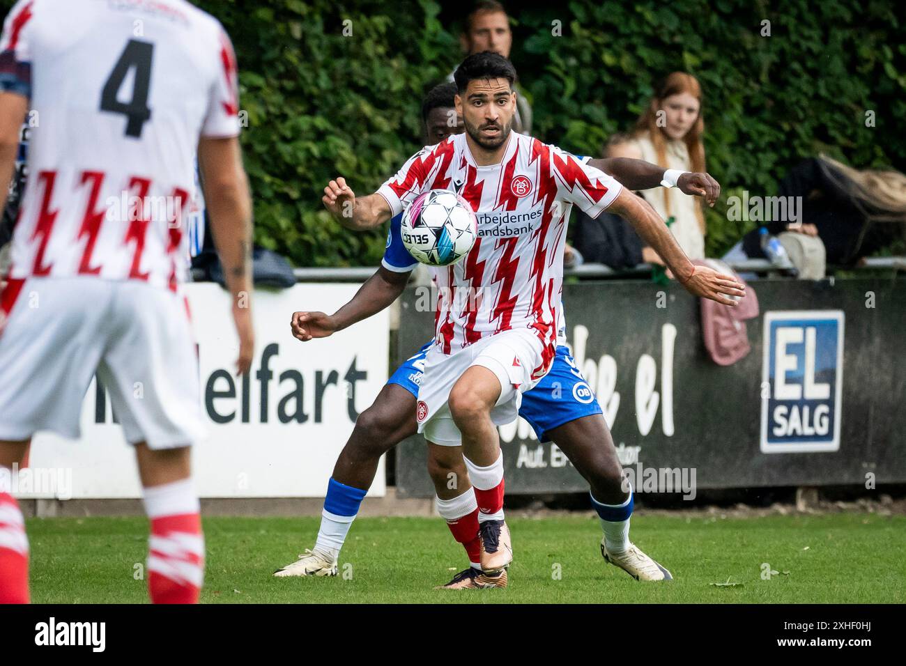 Middelfart, Dänemark. Juli 2024. Andres Jasson von Aalborg BK wurde während eines Testspiels zwischen Odense Boldklub und Aalborg BK im Middelfart Stadion in Middelfart gesehen. Stockfoto