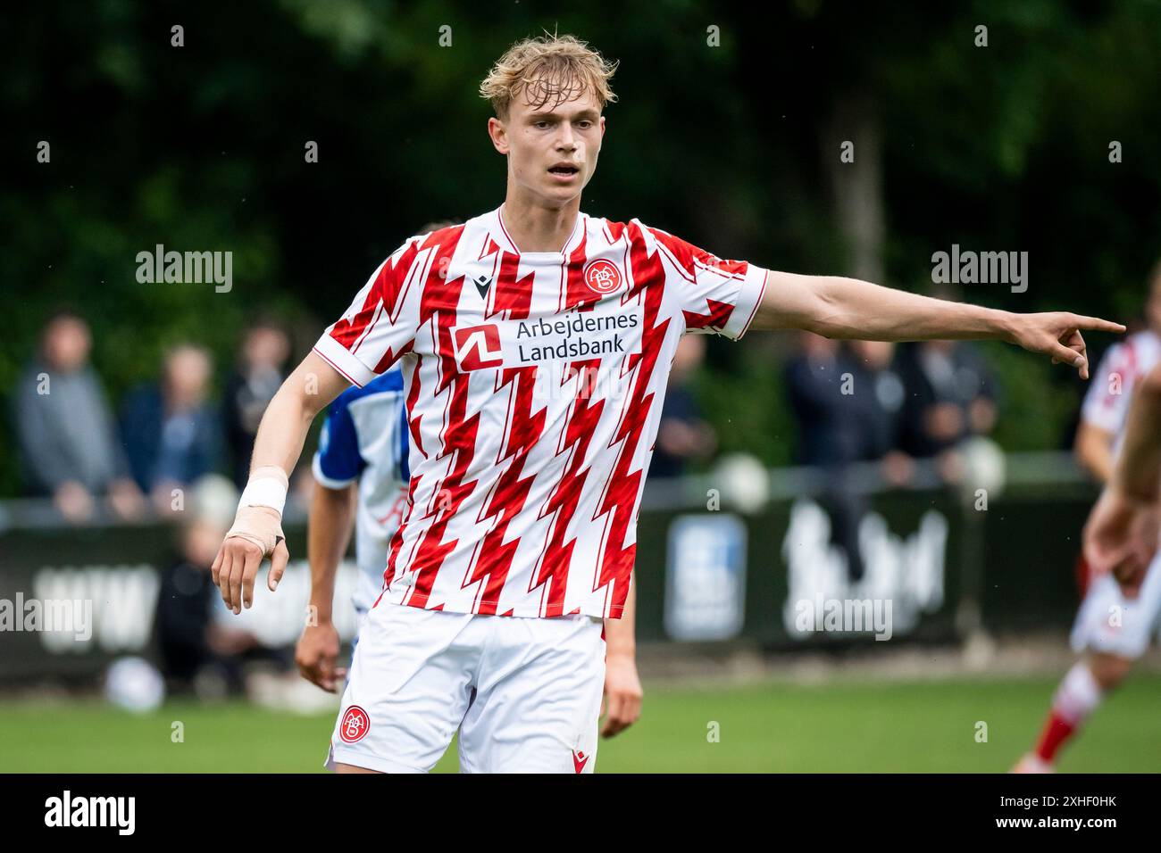 Middelfart, Dänemark. Juli 2024. Kasper Davidsen von Aalborg BK wurde während eines Testspiels zwischen Odense Boldklub und Aalborg BK im Middelfart Stadion in Middelfart gesehen. Stockfoto