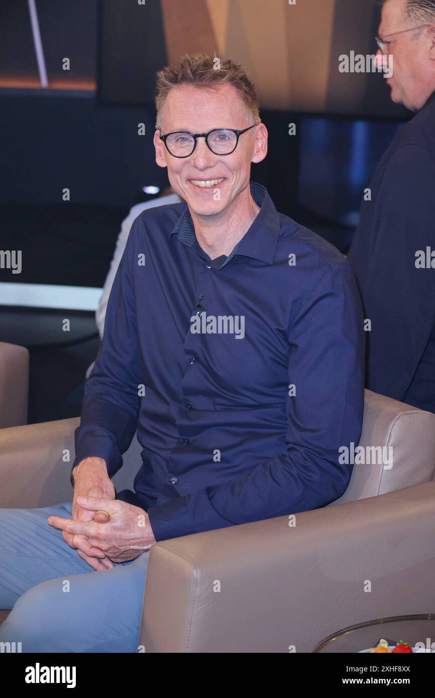 NDR TALKSHOW 12.07.2024 Frank Busemann, NDR Talkshow aus dem Studio Lokstedt, Hamburg, 12.07.2024 *** NDR TALKSHOW 12 07 2024 Frank Busemann, NDR TALKSHOW aus dem Studio Lokstedt, Hamburg, 12 07 2024 Copyright: XEventpressxMPx Stockfoto