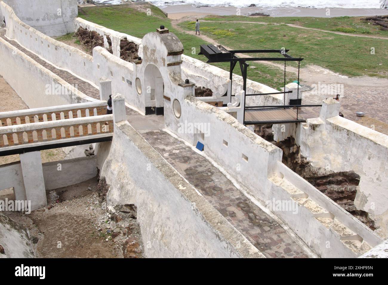 Eingang, Cape Coast Castle, Cape Coast, Ghana - Festung, wo Sklaven festgehalten wurden, bevor sie nach Amerika und anderswo geschickt wurden; britische Festung; PA Stockfoto