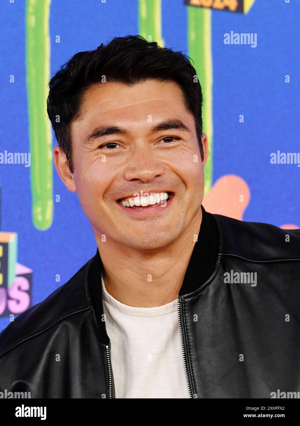 SANTA MONICA, KALIFORNIEN - 13. JULI: Henry Golding nimmt am 13. Juli 2024 an den Nickelodeon Kids' Choice Awards 2024 im Barker Hangar in Santa Monica, Kalifornien Teil. Quelle: Jeffrey Mayer/MediaPunch Stockfoto