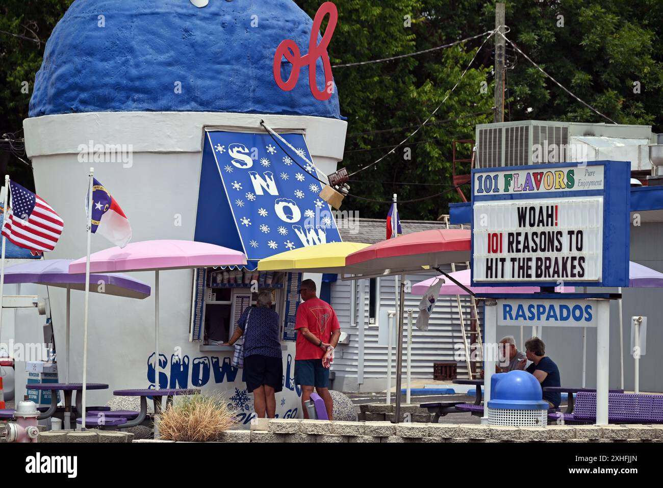 Ein gewürzter Snowball-Stand in Form eines Schneekegels in Smithfield, North Carolina Stockfoto
