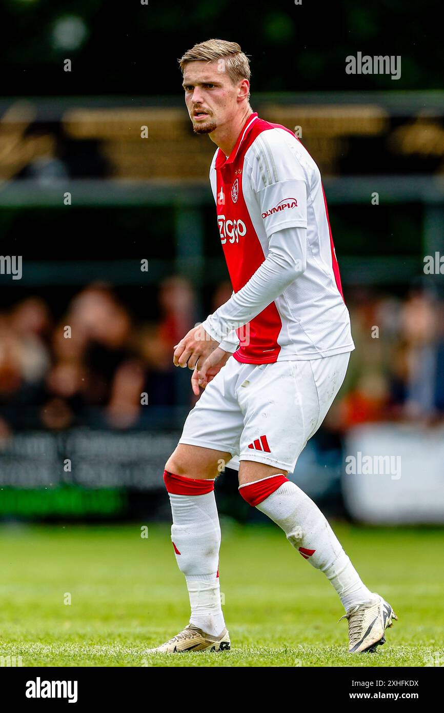 Wezep, Niederlande. Juli 2024. WEZEP, 13-07-2024, Sportpark Mulderssingel, Fußball, Friendly, Saison 2024/2025, während des Spiels Ajax - Rangers FC, Ajax Spieler Kenneth Taylor Credit: Pro Shots/Alamy Live News Stockfoto