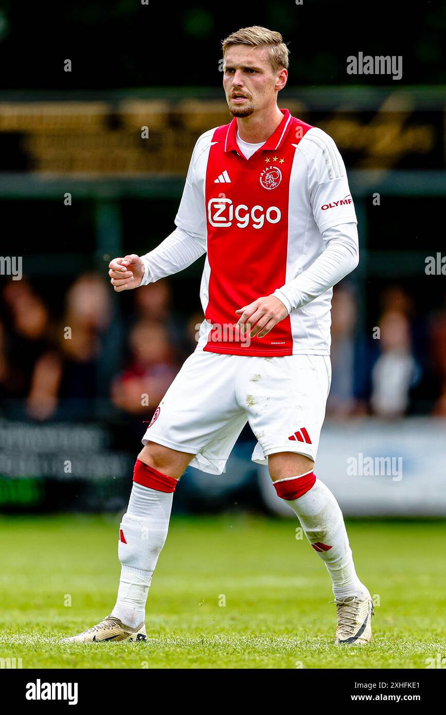 Wezep, Niederlande. Juli 2024. WEZEP, 13-07-2024, Sportpark Mulderssingel, Fußball, Friendly, Saison 2024/2025, während des Spiels Ajax - Rangers FC, Ajax Spieler Kenneth Taylor Credit: Pro Shots/Alamy Live News Stockfoto