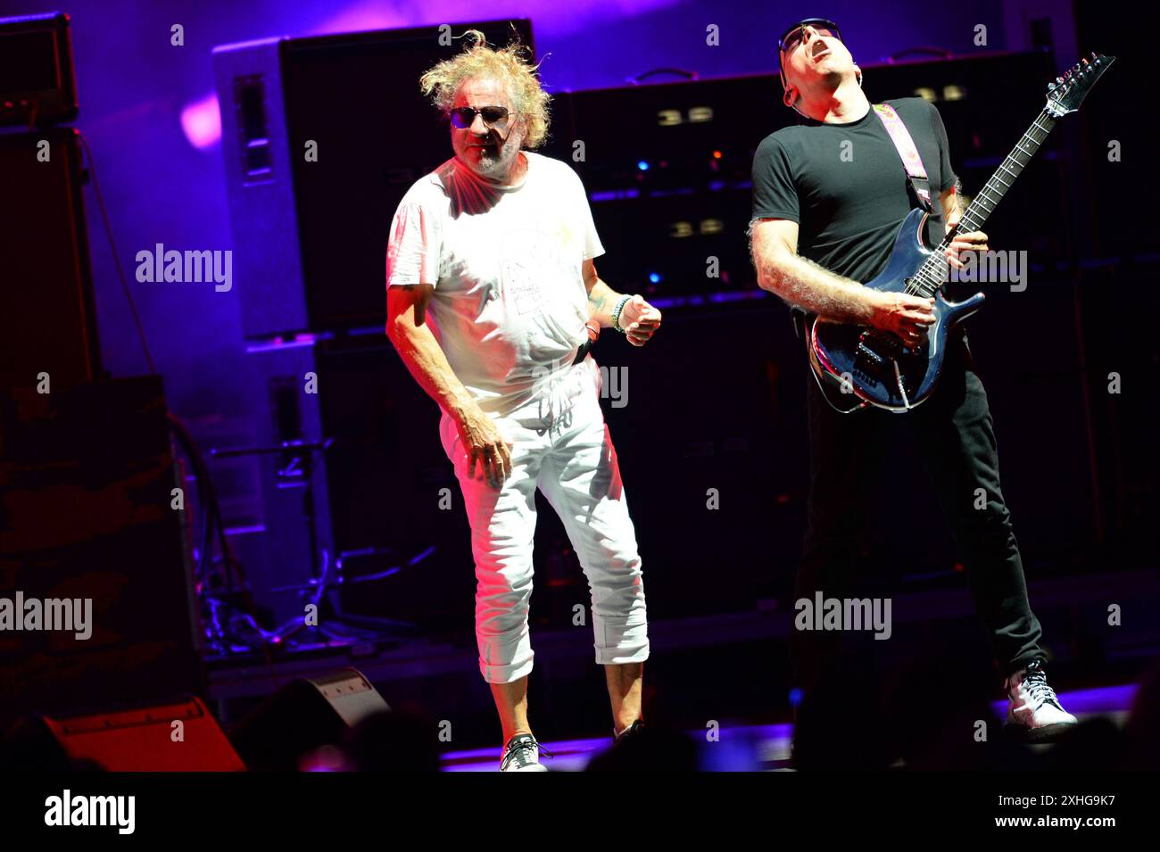 West Palm Beach, USA. Juli 2024. Sammy Hagar und Joe Satriani treten am 13. Juli 2024 in West Palm Beach, Florida auf. Die Vorstellung war der Eröffnungsabend der Best of All Worlds Tour. (Foto: Geoffrey Clowes/SIPA USA) Credit: SIPA USA/Alamy Live News Stockfoto