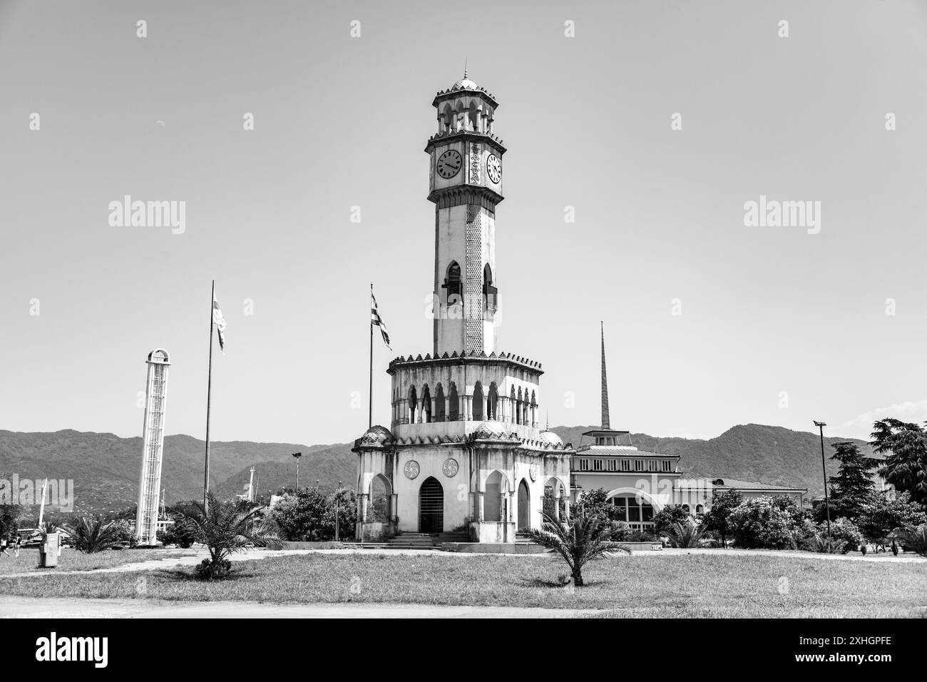 Batumi, Georgia – 13. JUNI 2024: Der Chacha Tower ist ein Uhrenturm in Batumi, Georgia. Er wurde 2012 erbaut und ist 25 m hoch, eine Nachbildung des Uhrenturms Stockfoto