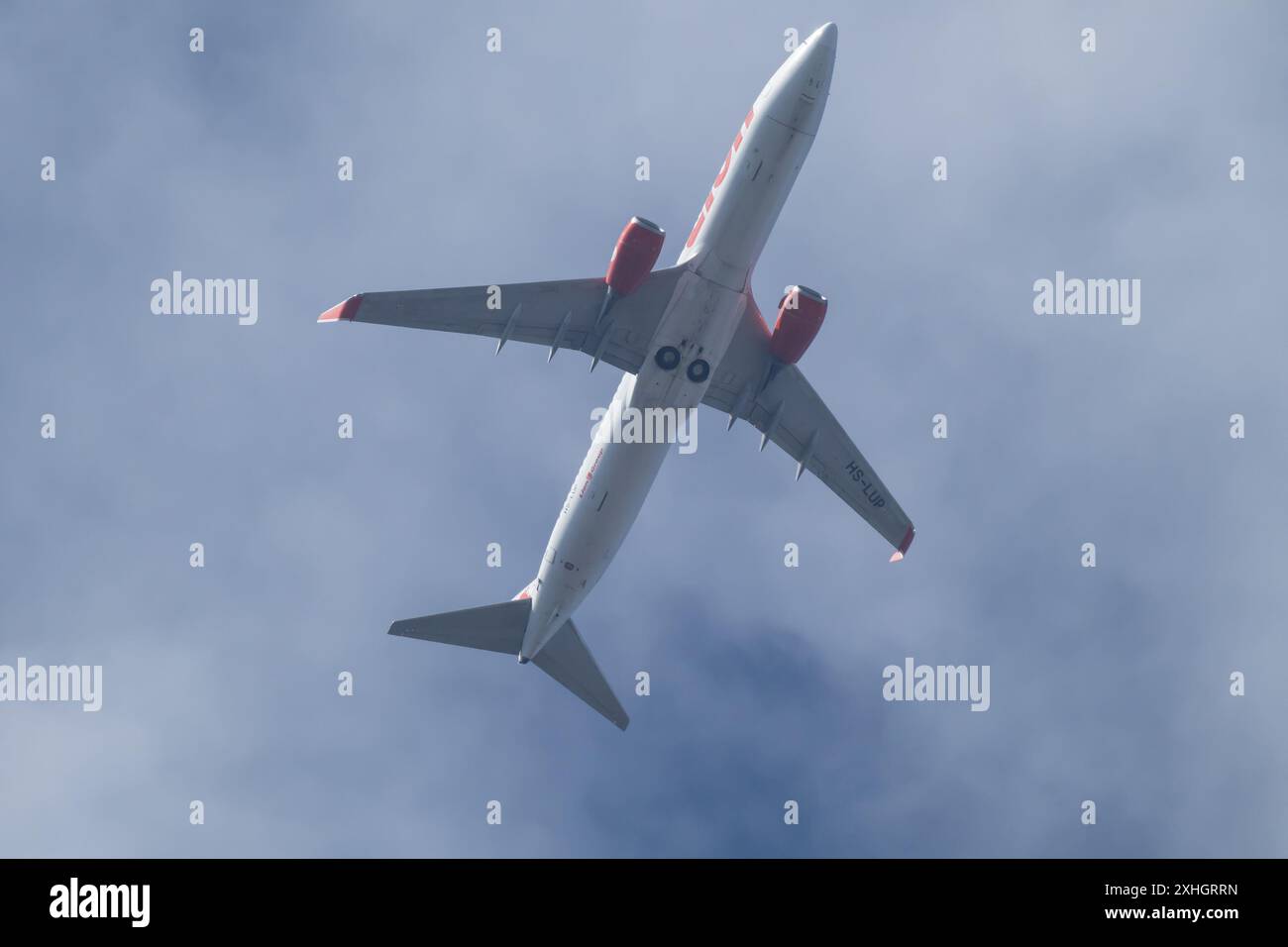 Chiangmai, Thailand - 6. Dezember 2023: HS-LUP Boeing 737-800 der Thai Lionair Airline. Fahren Sie vom Flughafen Chiangmai nach Bangkok. Stockfoto