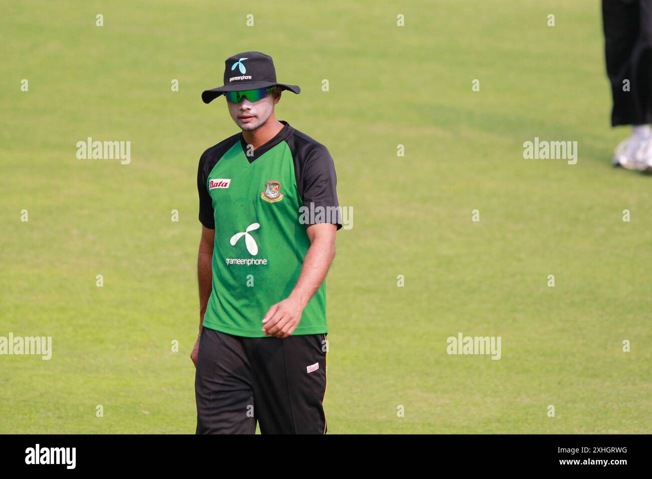 Das Bangladesch National Cricket Team nimmt am 27. November 2010 an einem Training im Sher-e-Bangla National Cricket Stadium in Mirpur, Dhaka, Bangladesch Teil. Als Stockfoto