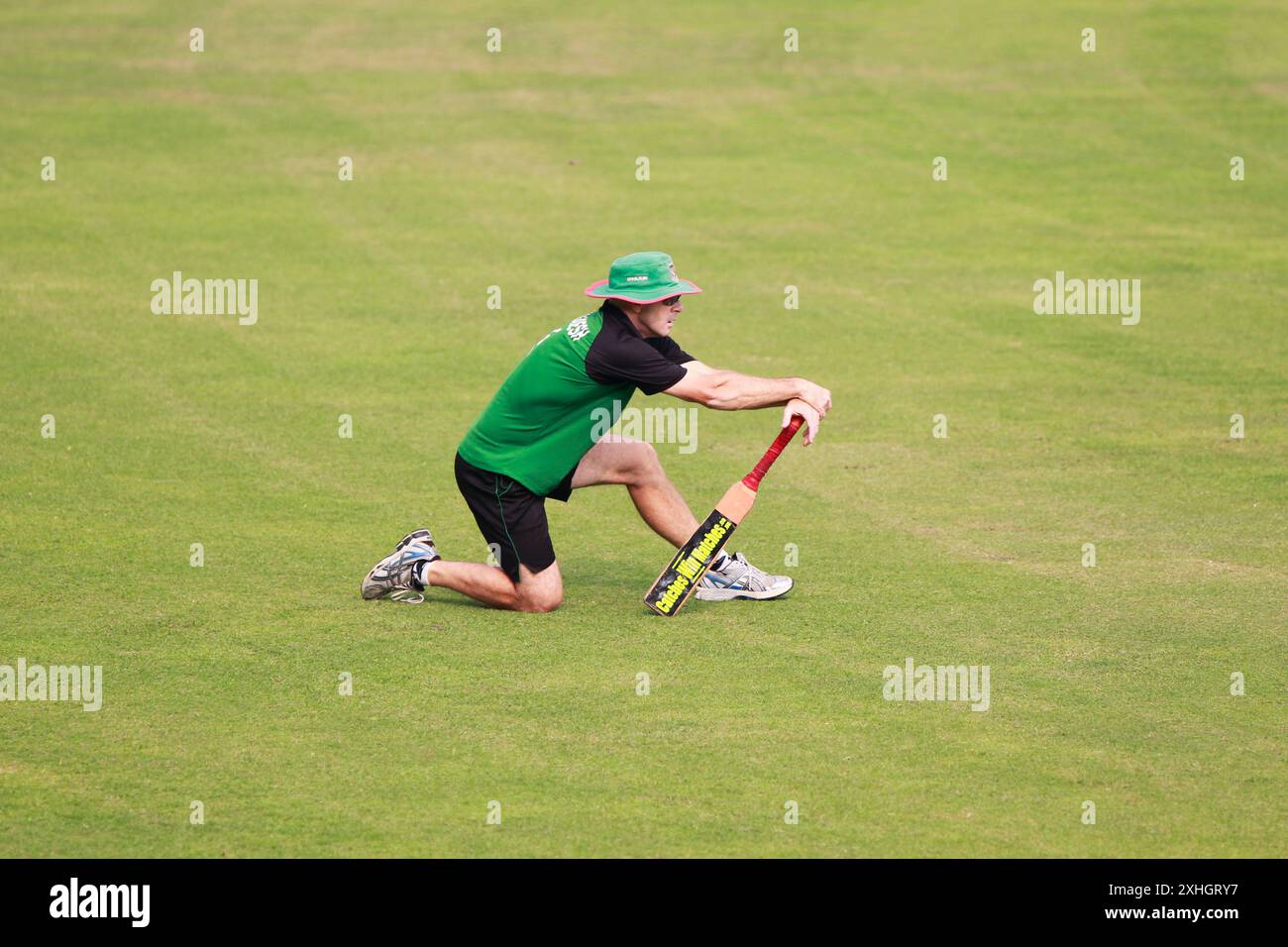 Das Bangladesch National Cricket Team nimmt am 27. November 2010 an einem Training im Sher-e-Bangla National Cricket Stadium in Mirpur, Dhaka, Bangladesch Teil. Als Stockfoto