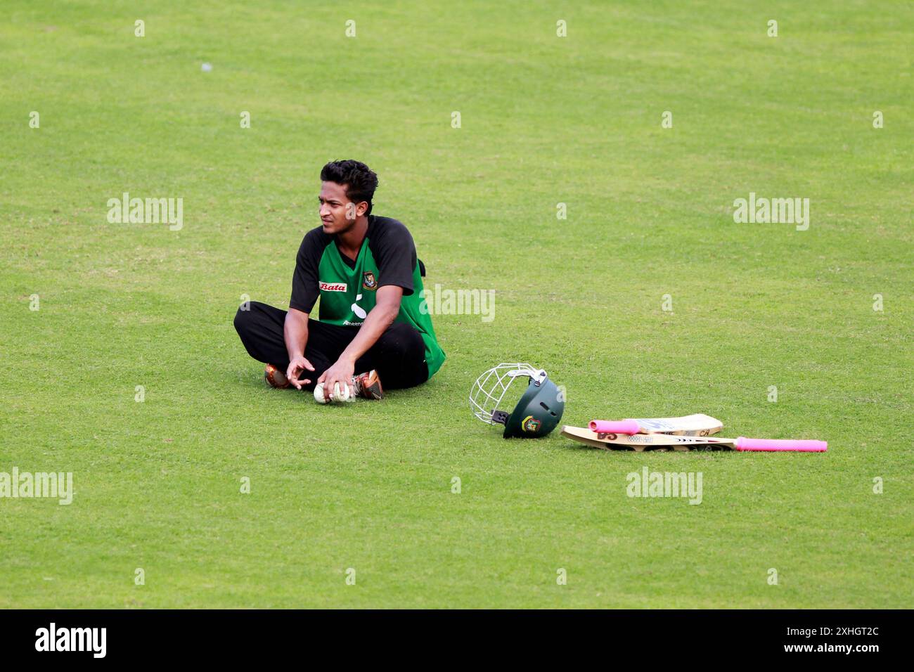 Das Bangladesch National Cricket Team nimmt am 27. November 2010 an einem Training im Sher-e-Bangla National Cricket Stadium in Mirpur, Dhaka, Bangladesch Teil. Als Stockfoto