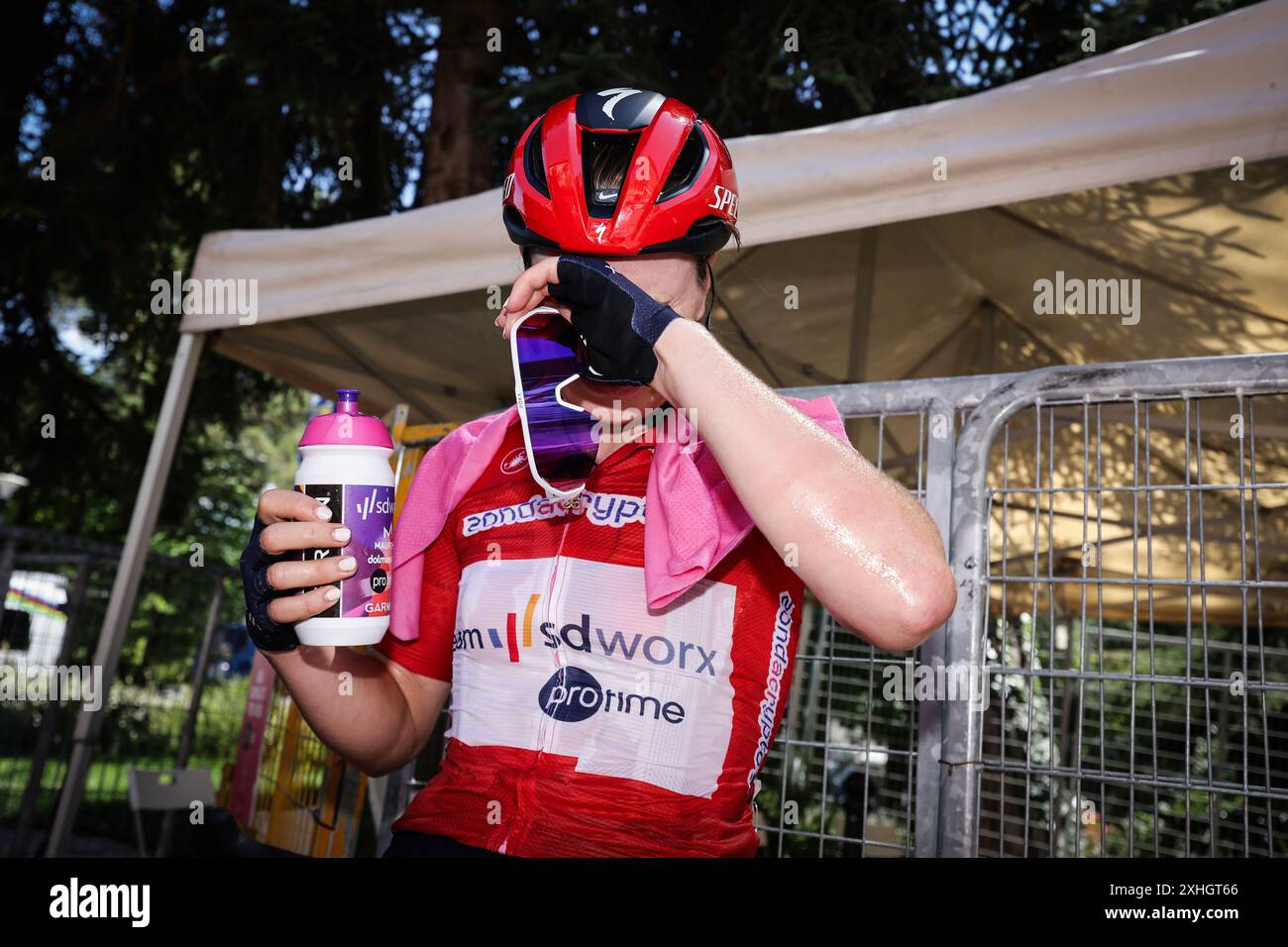 Während der 8. Etappe des Giro d&#x2019;Italia Women, von Pescara nach L'Aquila, Italien Sonntag, 14. Juli 2024. Sport - Radsport . Auf dem Bild: Lotte Copecky (Foto: Alessandro Garofalo/Lapresse) Stockfoto