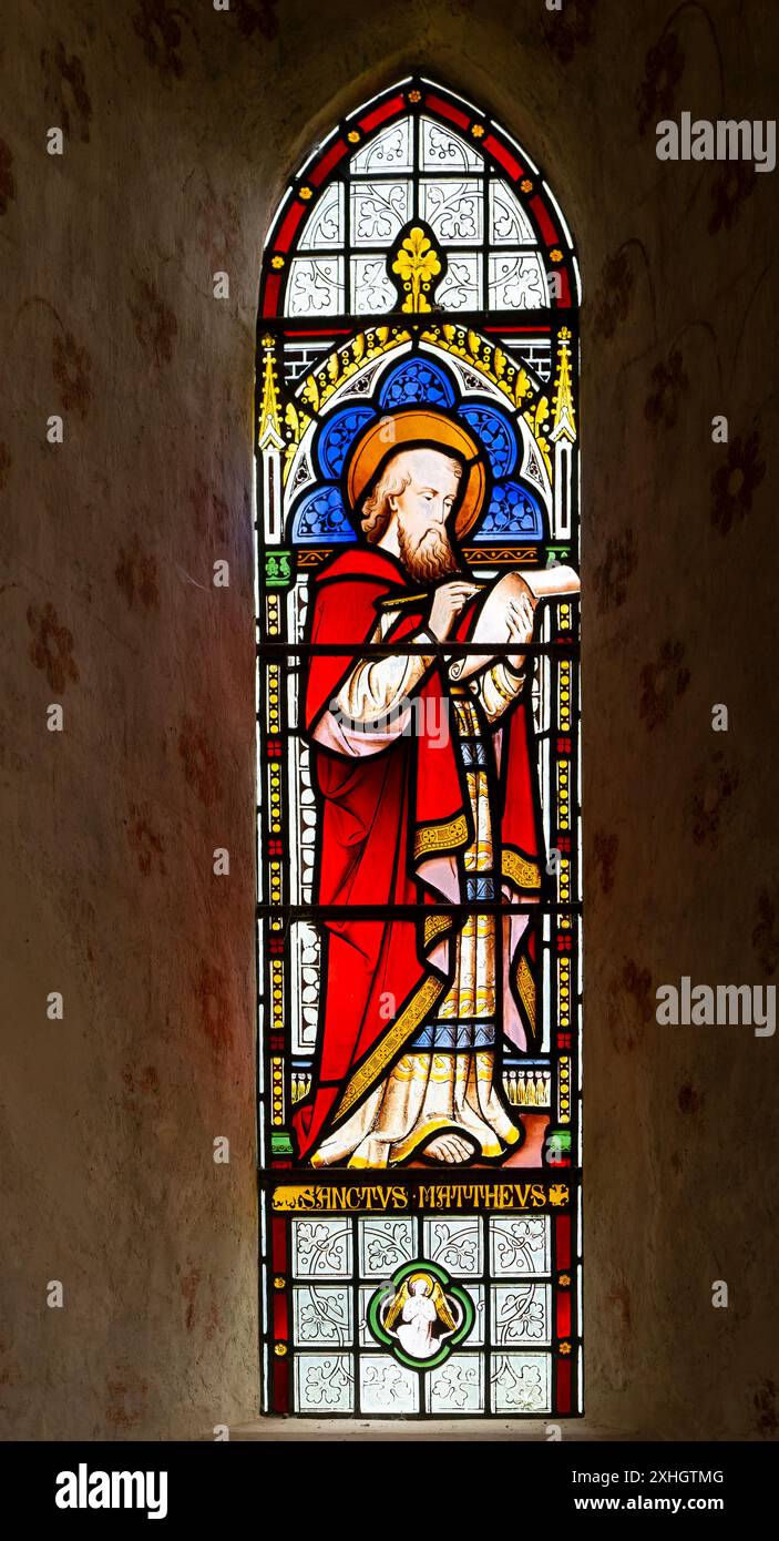 Buntglasfenster von St. Matthew von Horwood 1878, Kirche Saint Mary the Virgin, Silchester, Hampshire, England, Großbritannien Stockfoto