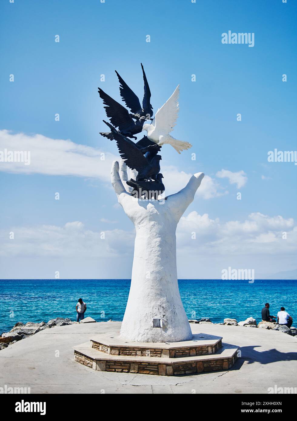 Die Hand des Friedens Statue in Kusadasi, Türkei, Europa Stockfoto