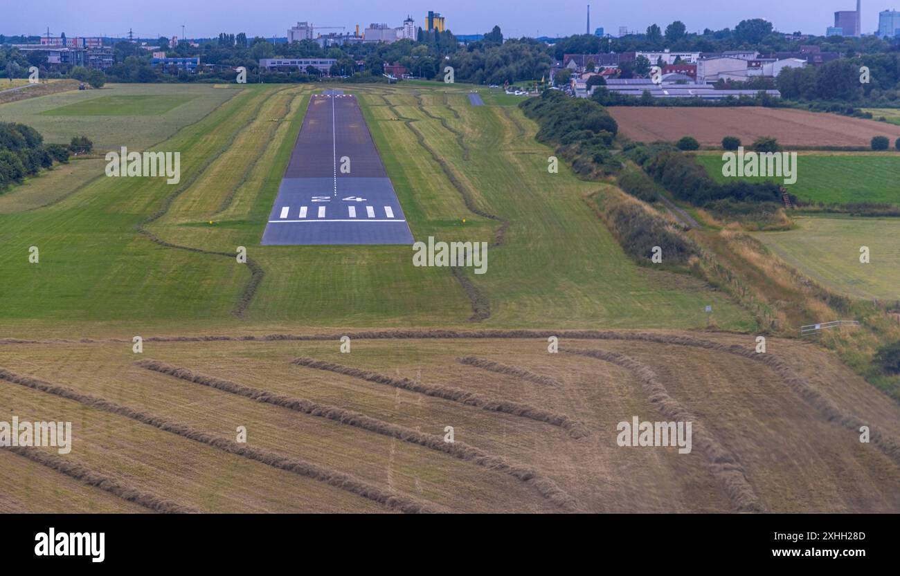 Luftbild, Flugplatz Hamm-Lippewiesen Startbahn und Landebahn, Stadtbezirk Heessen, Hamm, Ruhrgebiet, Nordrhein-Westfalen, Deutschland ACHTUNGxMINDESTHONORARx60xEURO *** Luftansicht, Hamm Lippewiesen Landebahn und Landebahn, Landkreis Heessen, Hamm, Ruhrgebiet, Nordrhein-Westfalen, Deutschland ATTENTIONxMINDESTHONORARx60xEURO Stockfoto