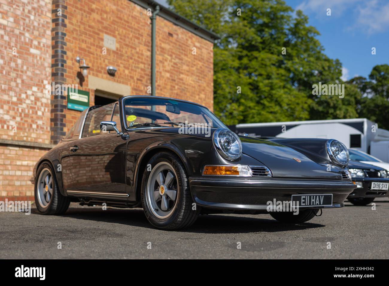 1987 Porsche 911 Carrera Targa Sport, ausgestellt auf der Euroversammlung, die am 14. Juli 2024 im Bicester Heritage stattfand. Stockfoto