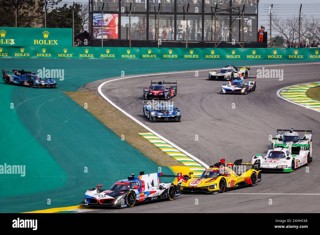 20 VAN DER LINDE Sheldon (zaf), FRIJNS Robin (nld), RAST René (ger), BMW M Team WRT, BMW Hybrid V8 #20, Hypercar, Action 83 KUBICA Robert (pol), SHWARTZMAN Robert (isr), YE Yifei (CHN), AF Corse, Ferrari 499P #83, Hypercar, Action während der Rolex 6 Stunden von Sao Paulo 2024, 5. Runde der FIA Langstrecken-Weltmeisterschaft 2024, vom 12. bis 14. Juli 2024 auf der Autódromo José Carlos Pace in Interlagos, Brasilien - Foto: Flamand/DPPI Credit: DPPI Media/Alamy Live News Stockfoto