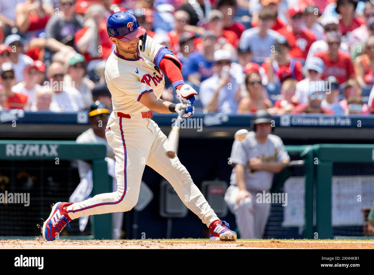 Philadelphia, Usa. Juli 2024. Philadelphia Phillies'TREA Turner trifft einen Homerun während des ersten MLB-Baseballspiels gegen die Oakland Athletics am Sonntag, den 14. Juli 2024, in Philadelphia. Foto: Laurence Kesterson/UPI Credit: UPI/Alamy Live News Stockfoto
