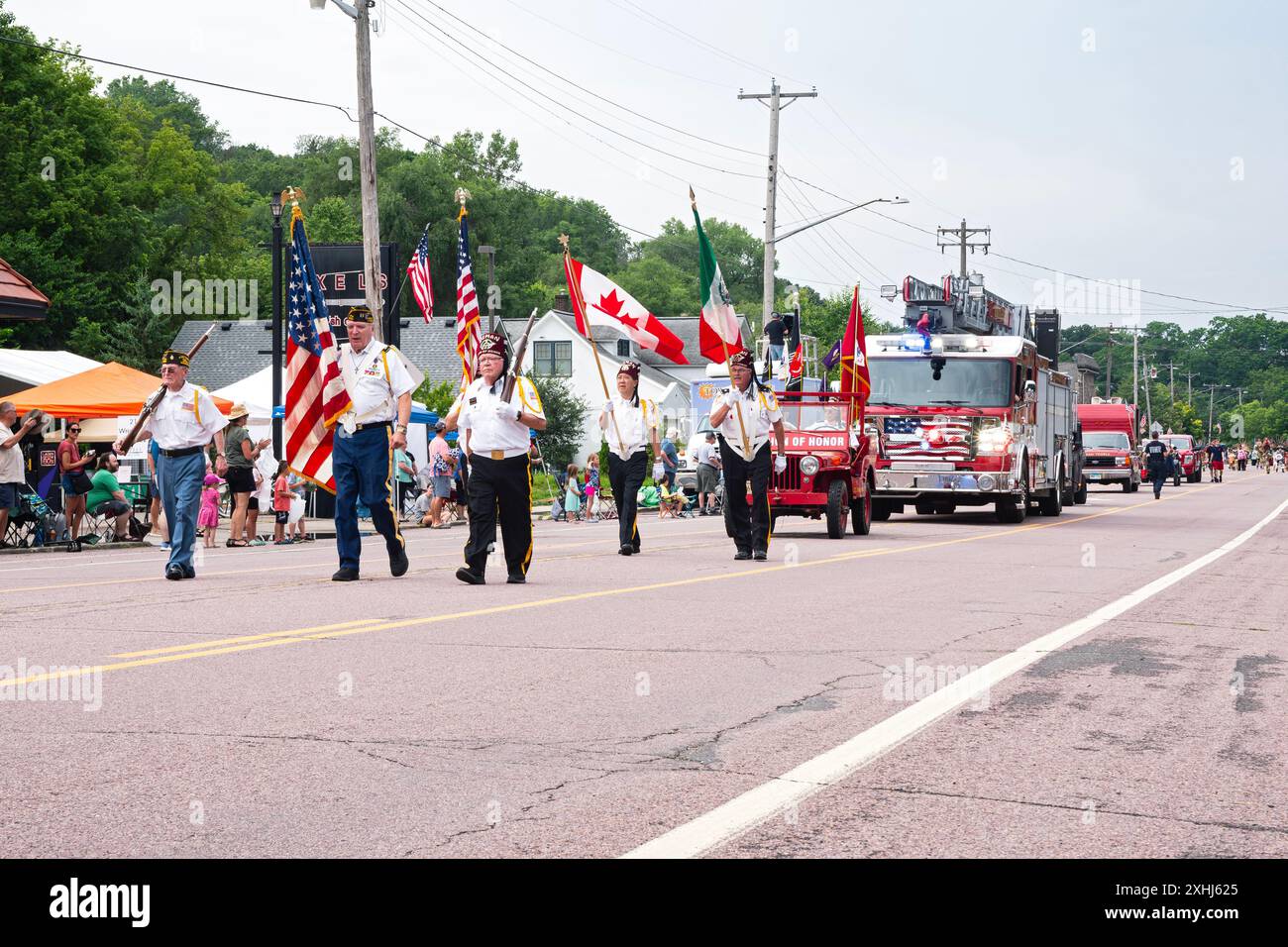 Mendota, MN - 13. Juli 2024: Osman Shriners führen die Prozession bei der jährlichen Mendota Days Parade durch. Stockfoto