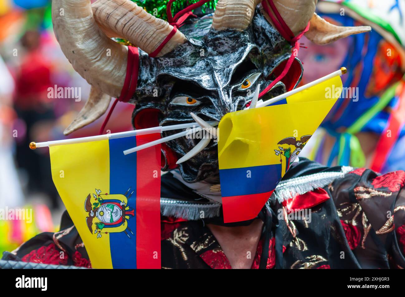 Edinburgh, Schottland, Großbritannien. Juli 2024. Der Edinburgh Festival Carnival ist eine künstlerische Feier, an der Musiker, Tänzer, Zirkusmusiker, Akrobaten, Puppenspiele und Straßentheater aus vielen Ländern der Welt teilnehmen. Die Parade führte durch die West Princes Street Gardens mit Aufführungen im Ross Bandstand. Zu den Auftritten zählten KalentuRa Drums (Niederlande), The Spirit of Montserrat (Karibik) und die Edinburgh Chinese Art & Culture Community. Quelle: Skully/Alamy Live News Stockfoto